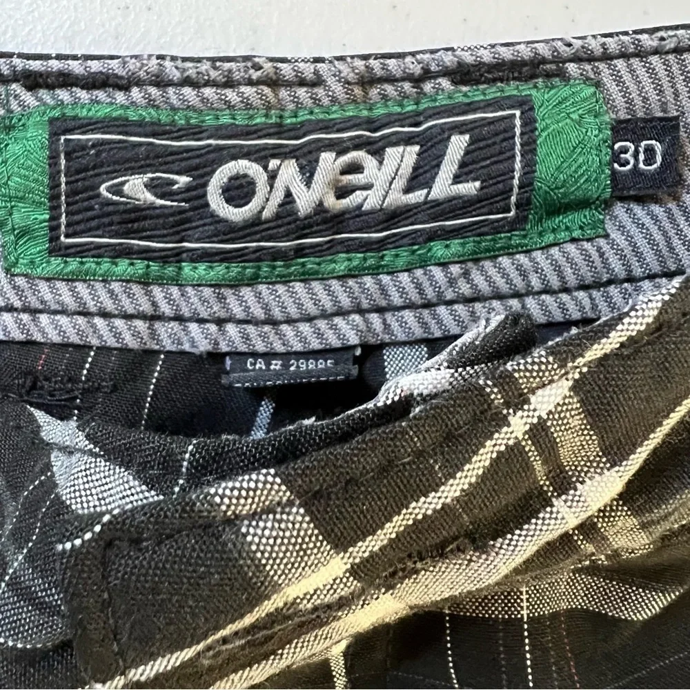 O’Neill Men’s Black & White Plaid Bermuda Length Shorts Size 30 EUC